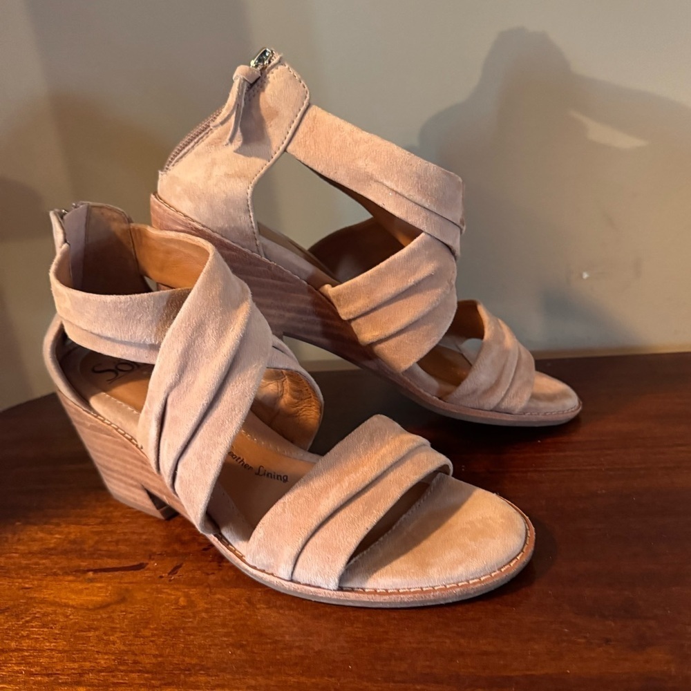 Sofft Women’s Samoa, Rose Taupe, Ruched Suede, Wedge Heeled Sandals size 8.5